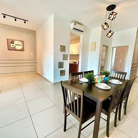 Seasons Luxury Apartment By Jk Home Джохор Бахру Екстериор снимка