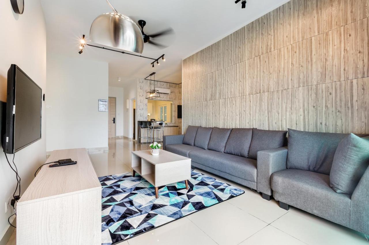 Seasons Luxury Apartment By Jk Home Джохор Бахру Екстериор снимка