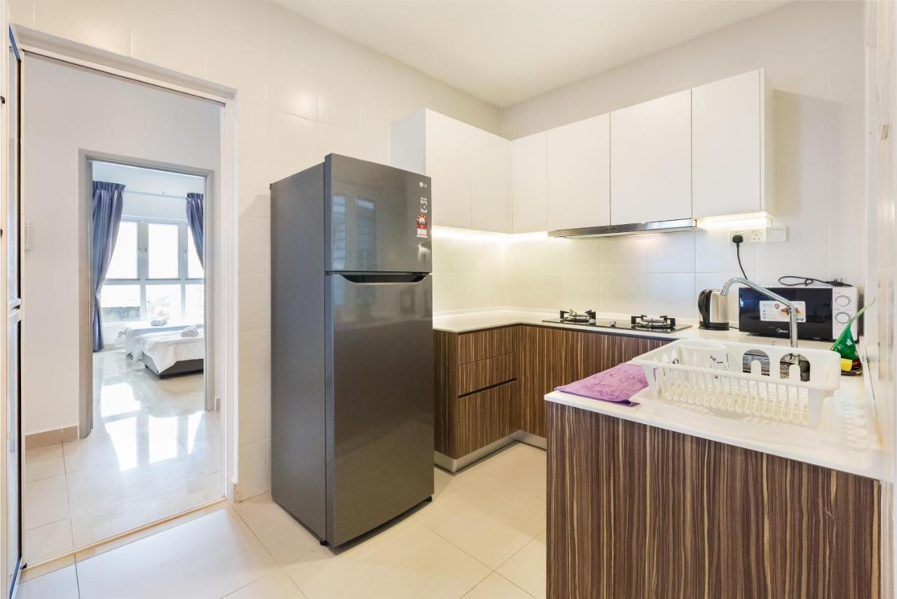 Seasons Luxury Apartment By Jk Home Джохор Бахру Екстериор снимка