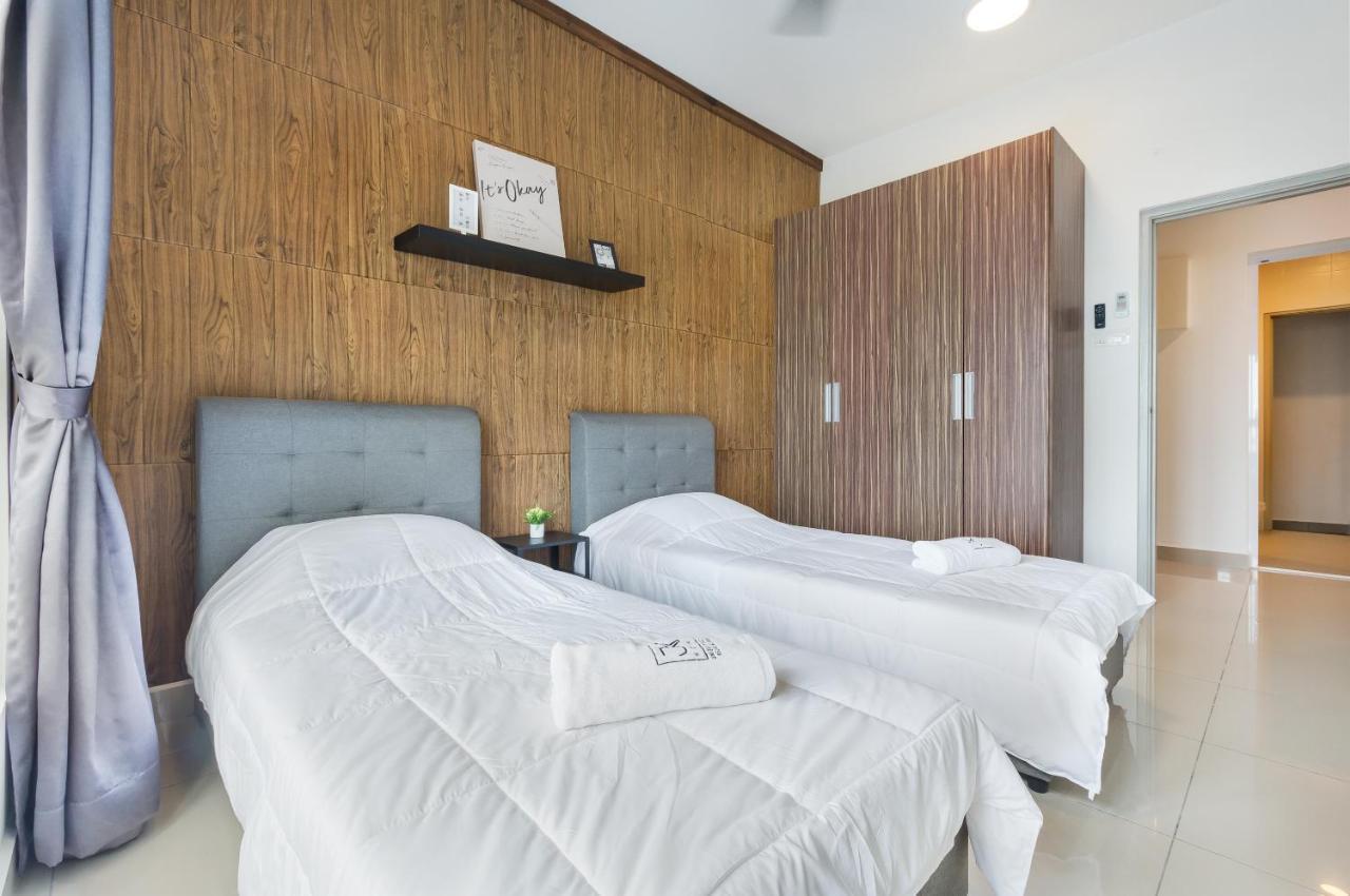 Seasons Luxury Apartment By Jk Home Джохор Бахру Екстериор снимка