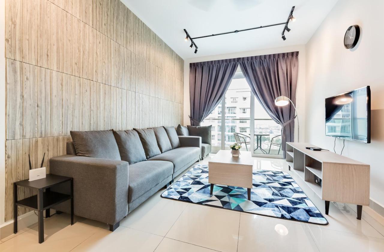 Seasons Luxury Apartment By Jk Home Джохор Бахру Екстериор снимка