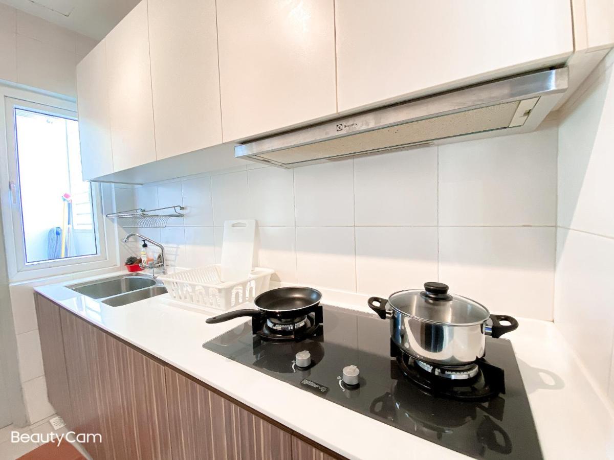 Seasons Luxury Apartment By Jk Home Джохор Бахру Екстериор снимка