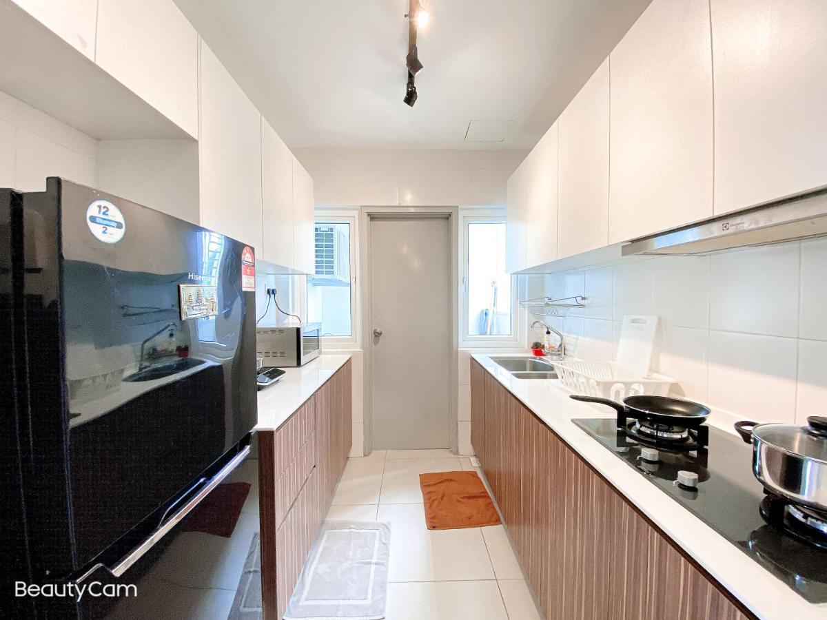 Seasons Luxury Apartment By Jk Home Джохор Бахру Екстериор снимка