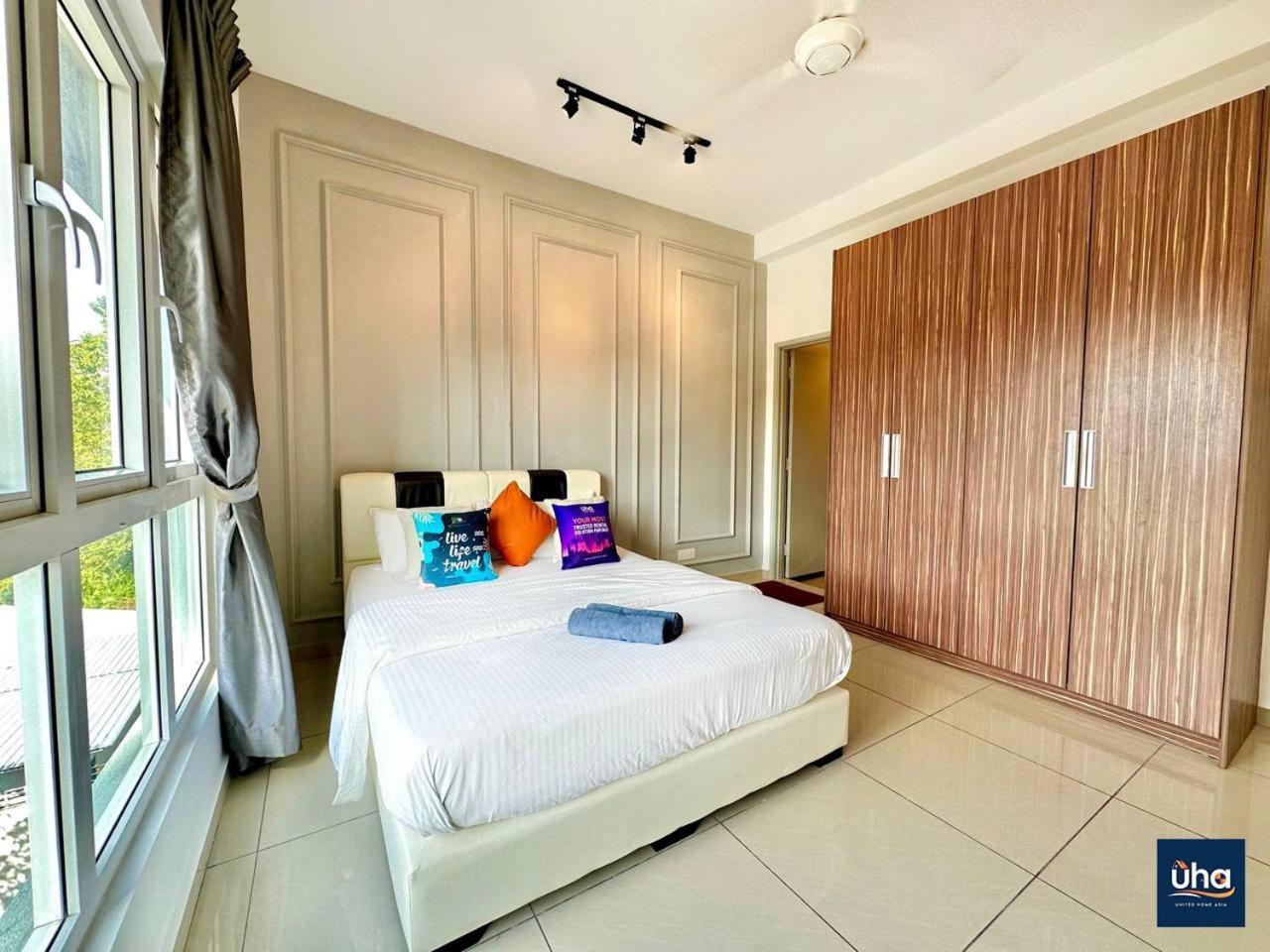 Seasons Luxury Apartment By Jk Home Джохор Бахру Екстериор снимка