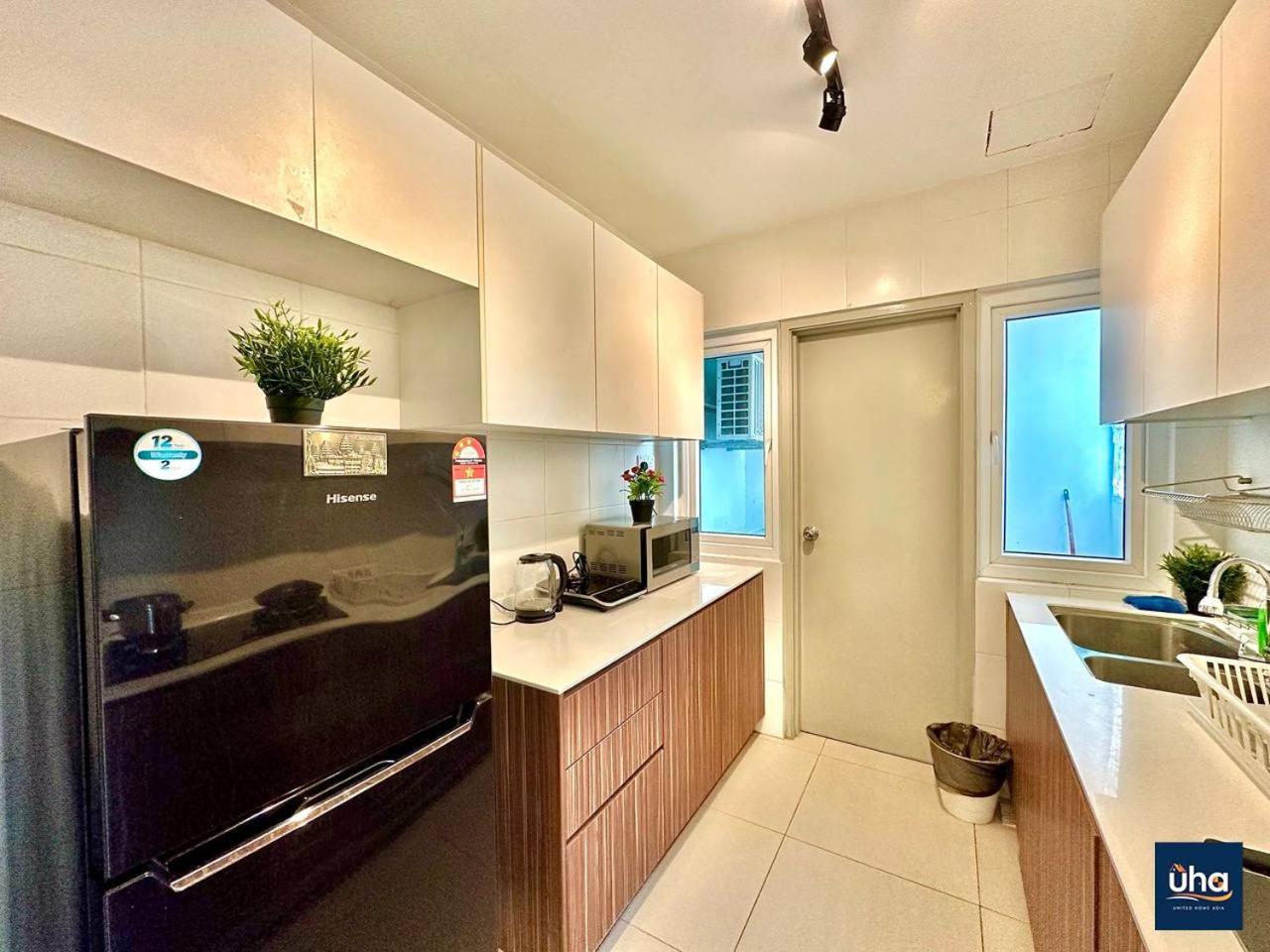 Seasons Luxury Apartment By Jk Home Джохор Бахру Екстериор снимка