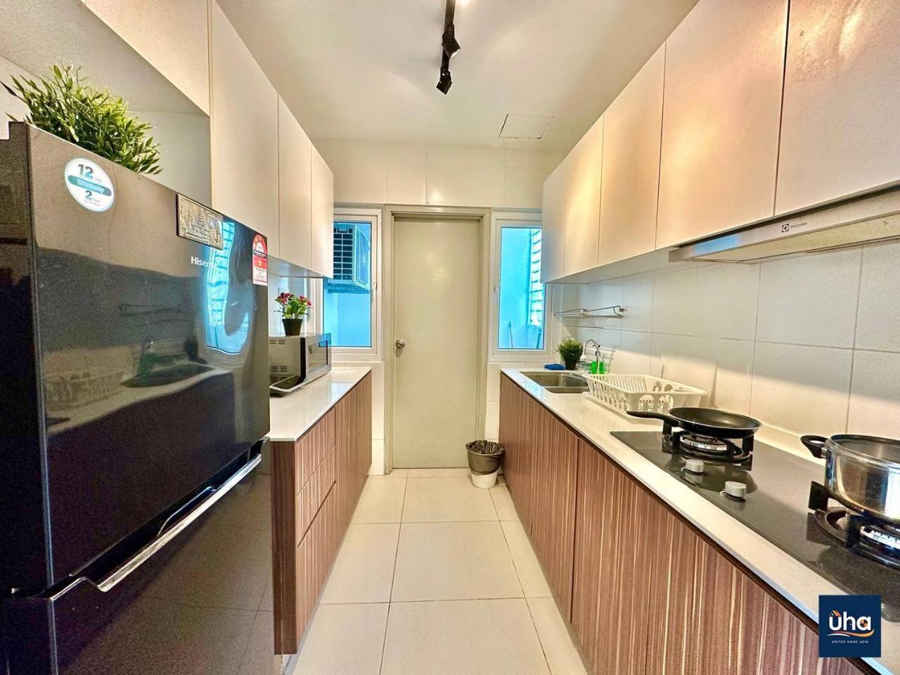 Seasons Luxury Apartment By Jk Home Джохор Бахру Екстериор снимка